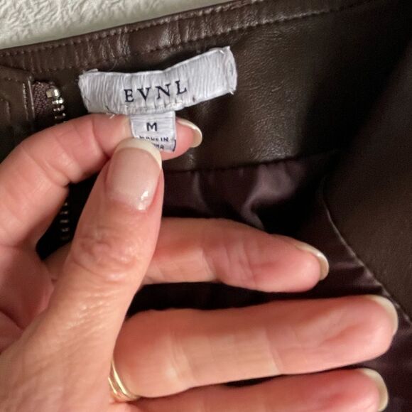 Brown Vegan leather A-line mini skirt with front zipper Size small - Picture 8 of 8